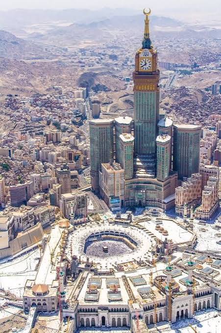 المسجد الحرام وأبراج البيت بمكة المكرمة